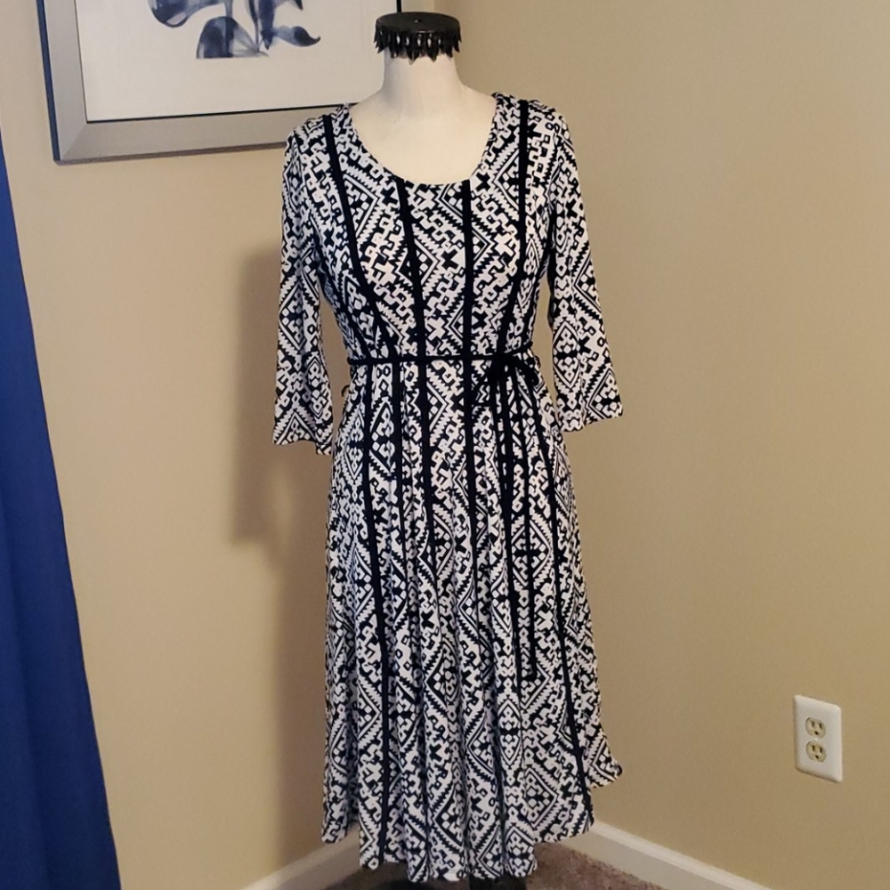 Ribbed black and white print career dress